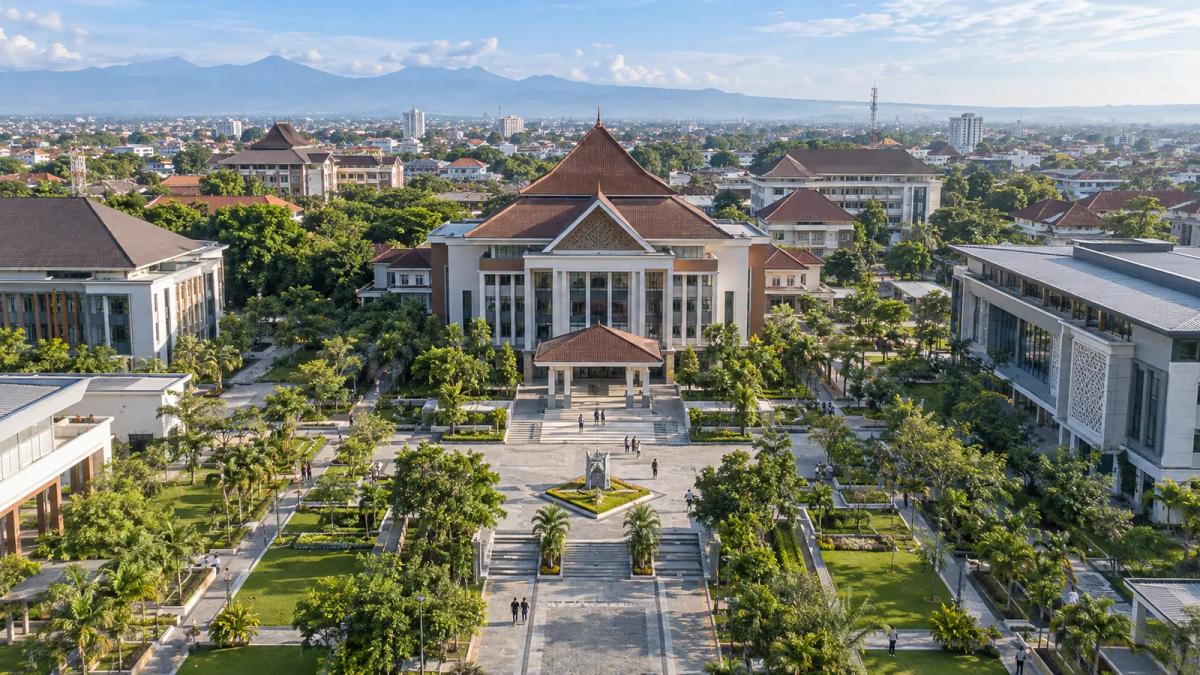 الدراسة في جامعة سيبيلاس ماريت (UNS) بإندونيسيا: دليلك الشامل